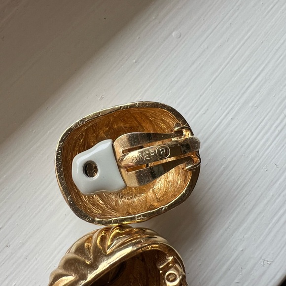 Vintage 80s oversized Gold and Crystal Ciner statement Earrings stamped - Picture 5 of 5